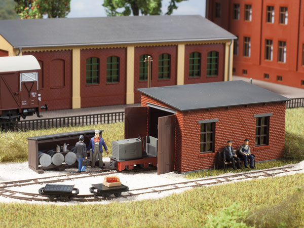 Narrow gauge engine shed with service station<br /><a href='images/pictures/Auhagen/41708.jpg' target='_blank'>Full size image</a>